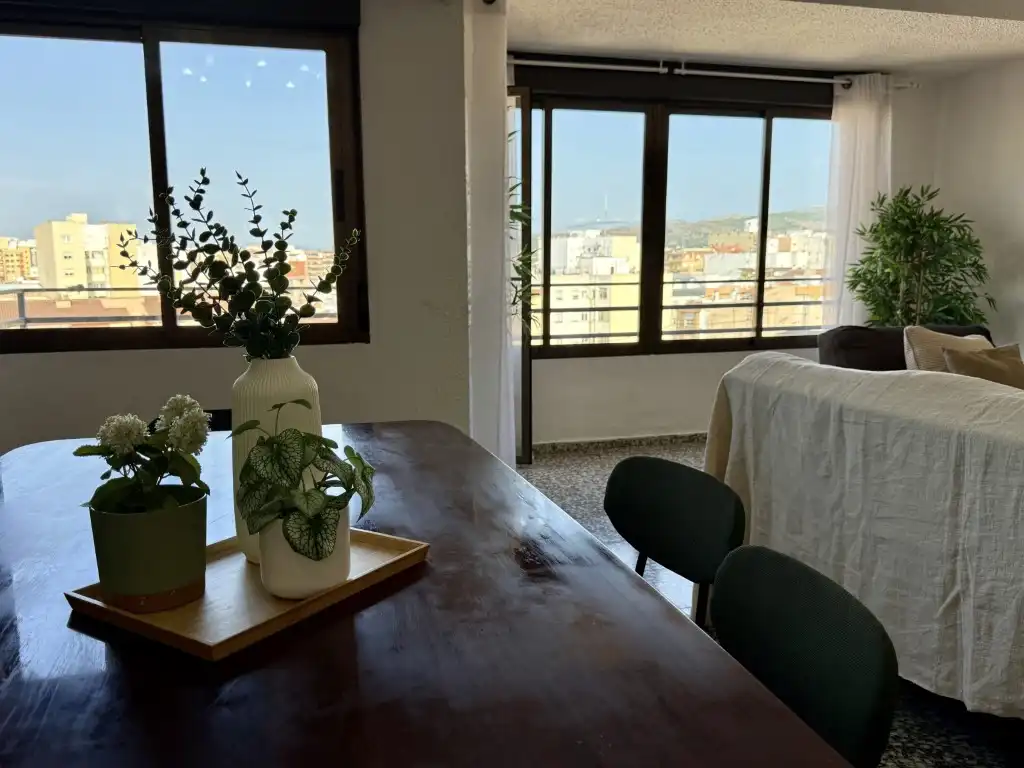 Menjador de Pis en venda en Castellón de la Plana / Castelló de la Plana amb Balcó
