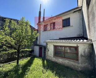 Vista exterior de Casa adosada en venda en Palas de Rei amb Calefacció, Jardí privat i Parquet