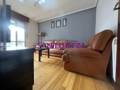 Sala d'estar de Pis en venda en Santurtzi  amb Balcó