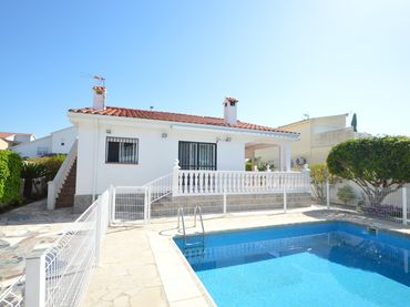 Xalet amb piscina en venda a Carrer Estribord