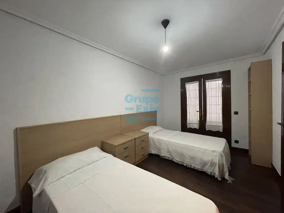 Habitación de Piso en venta en Donostia - San Sebastián  con Calefacción y Balcón