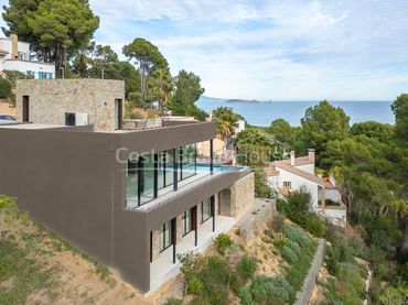 Casa amb piscina en venda a Carrer Joaquim Vayreda
