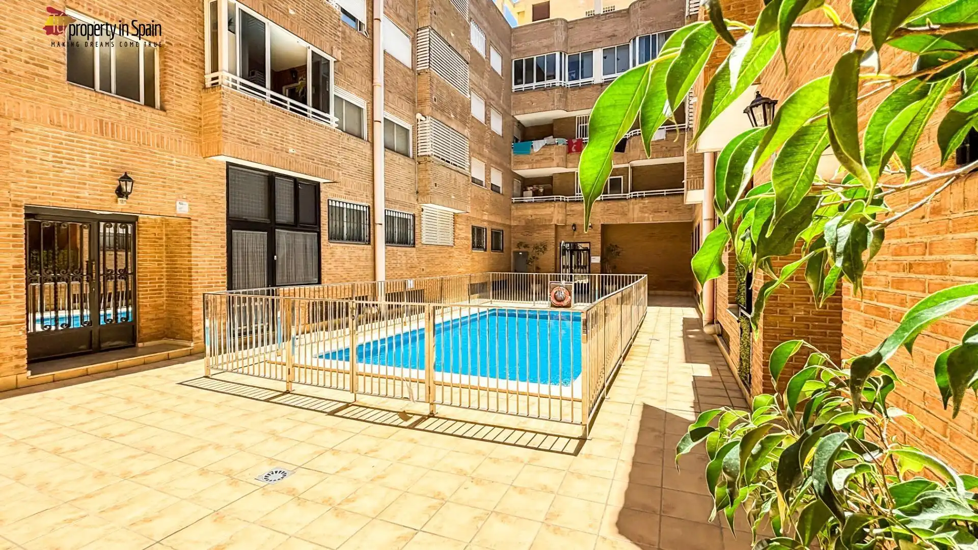 Piscina de Pis en venda en San Vicente del Raspeig / Sant Vicent del Raspeig amb Aire condicionat, Traster i Moblat