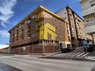 Local comercial en venda a Calle Pintor Juan Gris