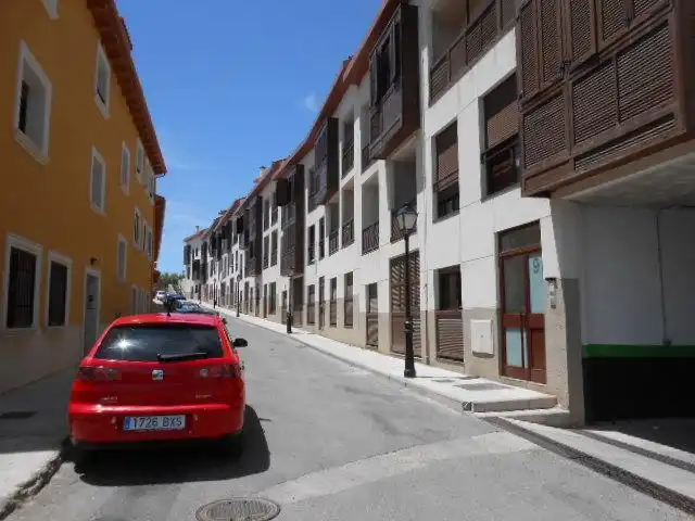 Vista exterior de Local en venda en Horche amb Alarma