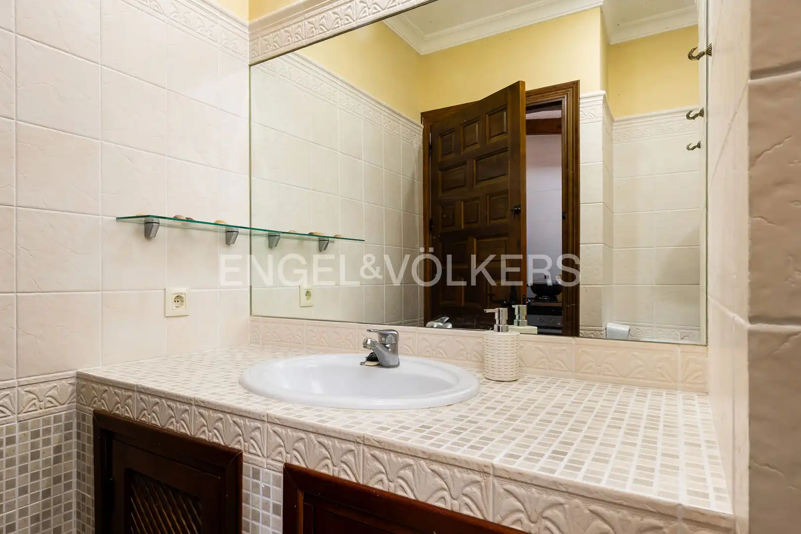 Bathroom of Houses for sale in Chiclana de la Frontera  with Air Conditioner, Heating and Private garden