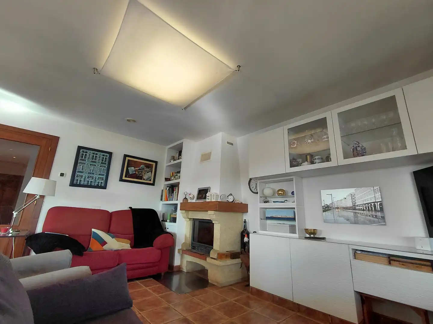 Sala de estar de Casa o chalet en venta en Oleiros con Calefacción, Jardín privado y Parquet