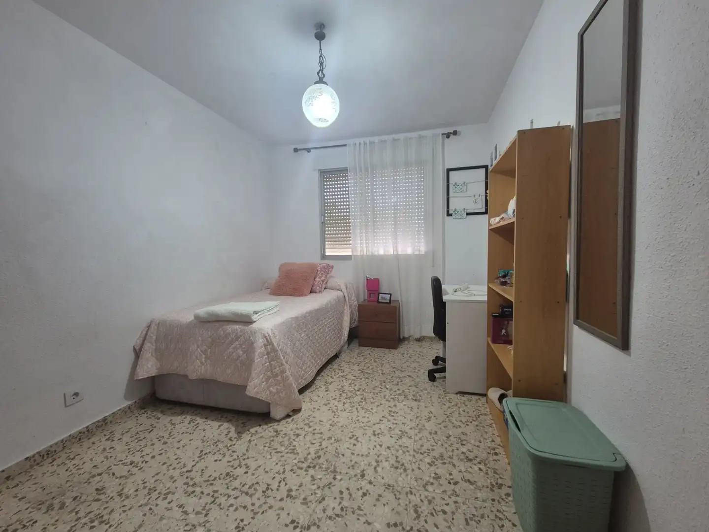 Habitación de Piso en venta en Badajoz con Aire acondicionado, Calefacción y Jardín privado