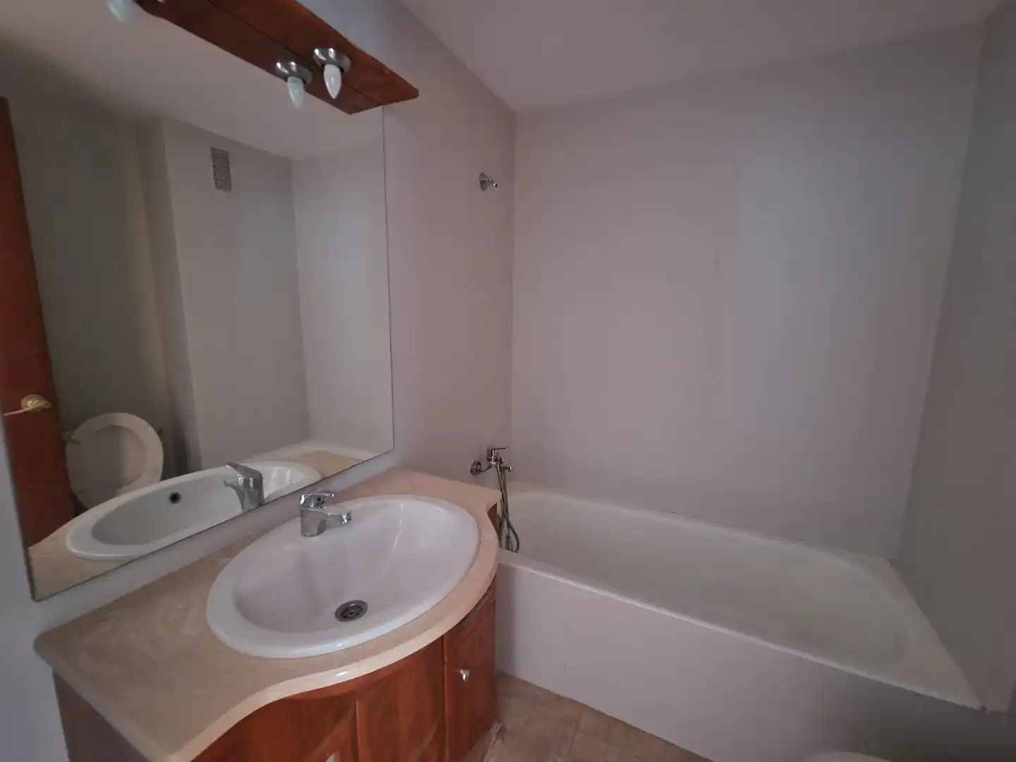 Baño de Piso en venta en Figueres con Calefacción y Balcón