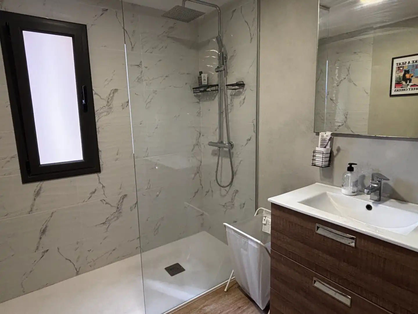 Bathroom of Flat for sale in Terrassa  with Air Conditioner, Heating and Parquet flooring