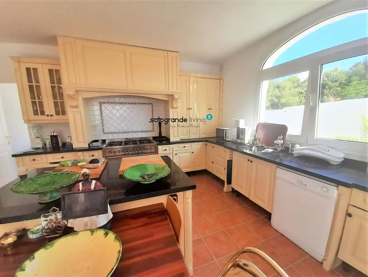 Kitchen of Houses for sale in La Línea de la Concepción  with Air Conditioner, Private garden and Terrace