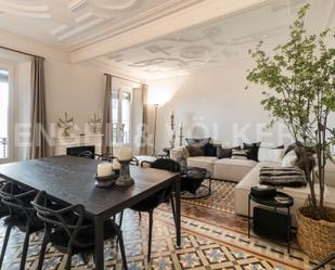 Living room of Apartment for sale in  Barcelona Capital  with Air Conditioner, Terrace and Balcony