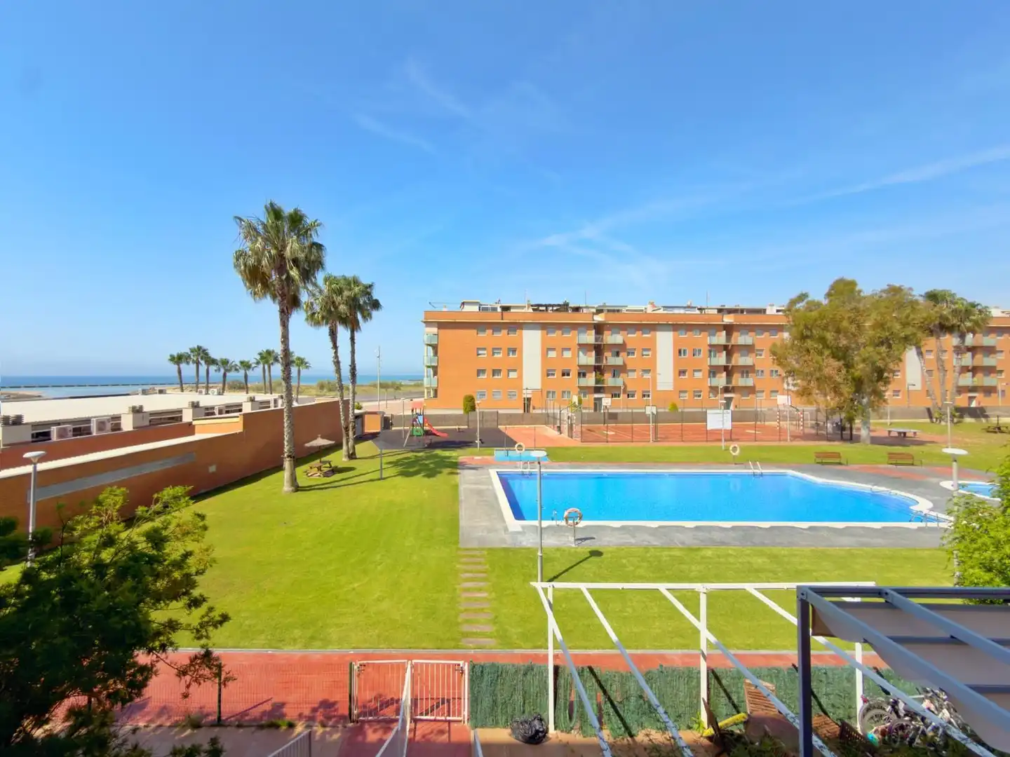 Piscina de Pis en venda en Cubelles amb Aire condicionat, Calefacció i Terrassa