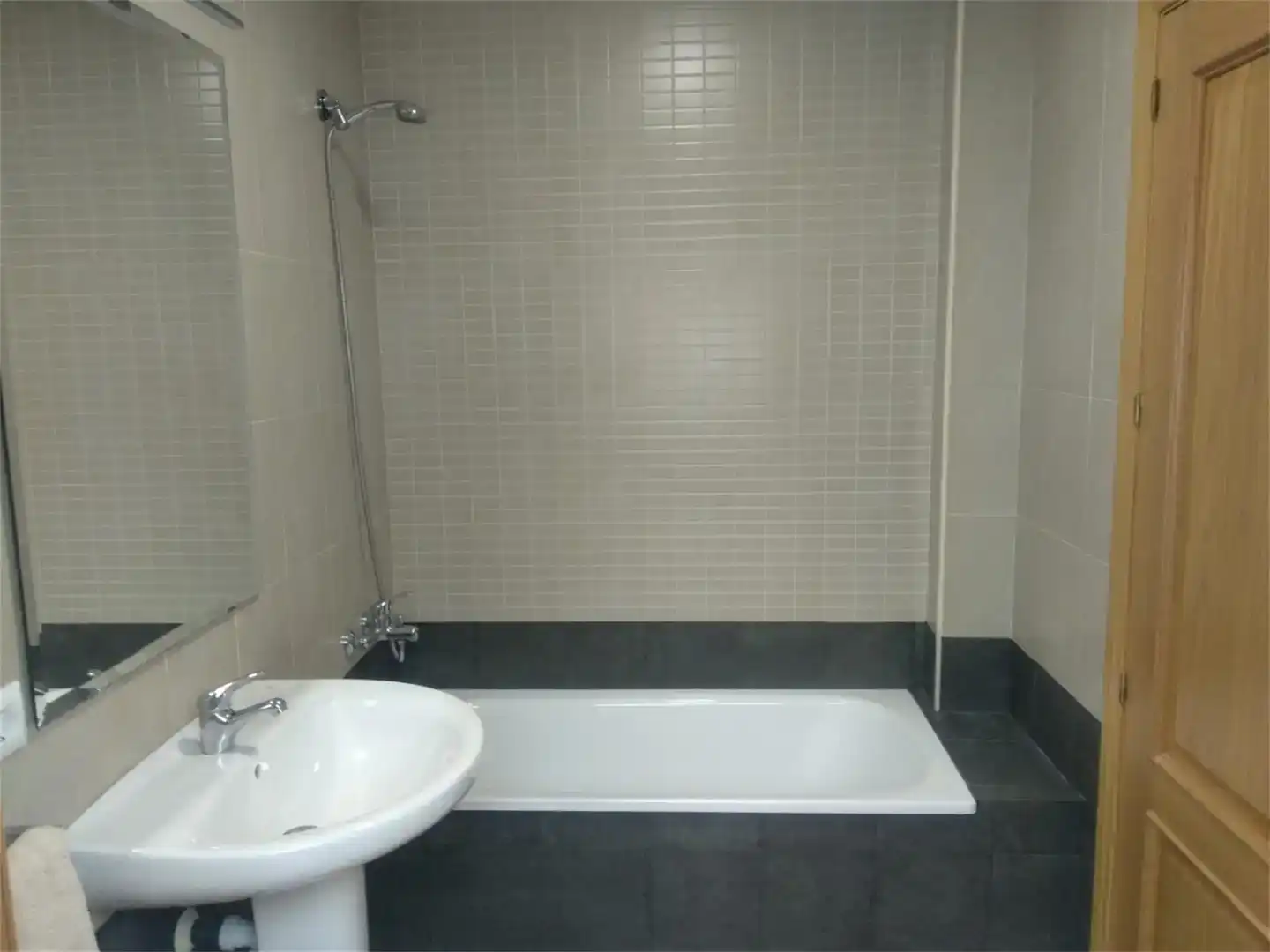 Bathroom of Flat for sale in Montilla  with Air Conditioner, Storage room and Furnished