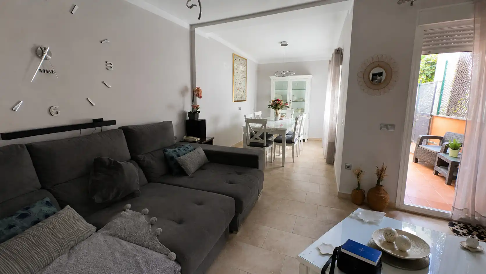 Sala d'estar de Casa adosada en venda en Málaga amb Aire condicionat, Calefacció i Jardí privat