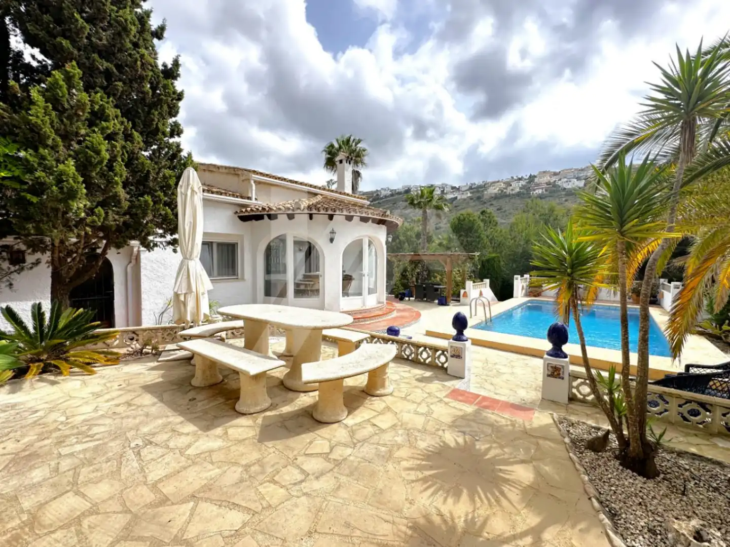Vista exterior de Casa o xalet en venda en Benitachell / El Poble Nou de Benitatxell amb Aire condicionat, Calefacció i Jardí privat