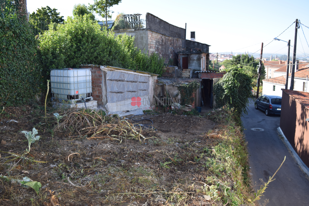 Single-family semi-detached for sale in Santiago de Compostela   with Private garden and Storage room