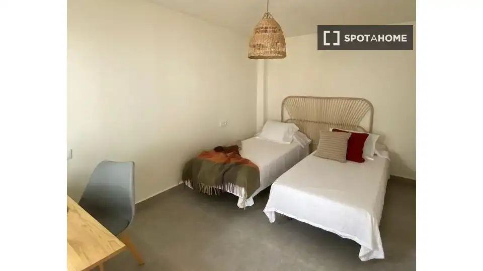 Habitación de Piso de alquiler en Valencia con Aire acondicionado, Calefacción y Amueblado
