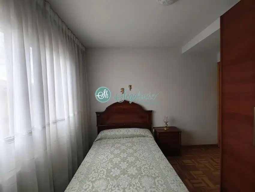 Habitación de Piso de alquiler en San Cristóbal de Segovia con Calefacción, Parquet y Amueblado