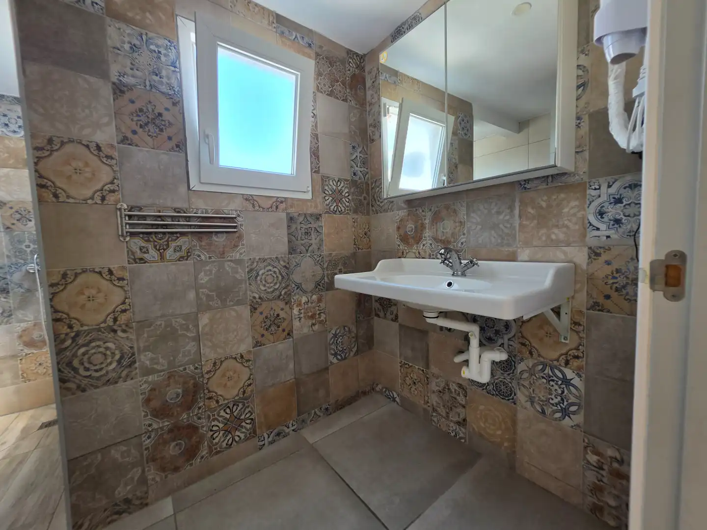 Baño de Casa adosada en venta en Badalona con Aire acondicionado, Calefacción y Terraza