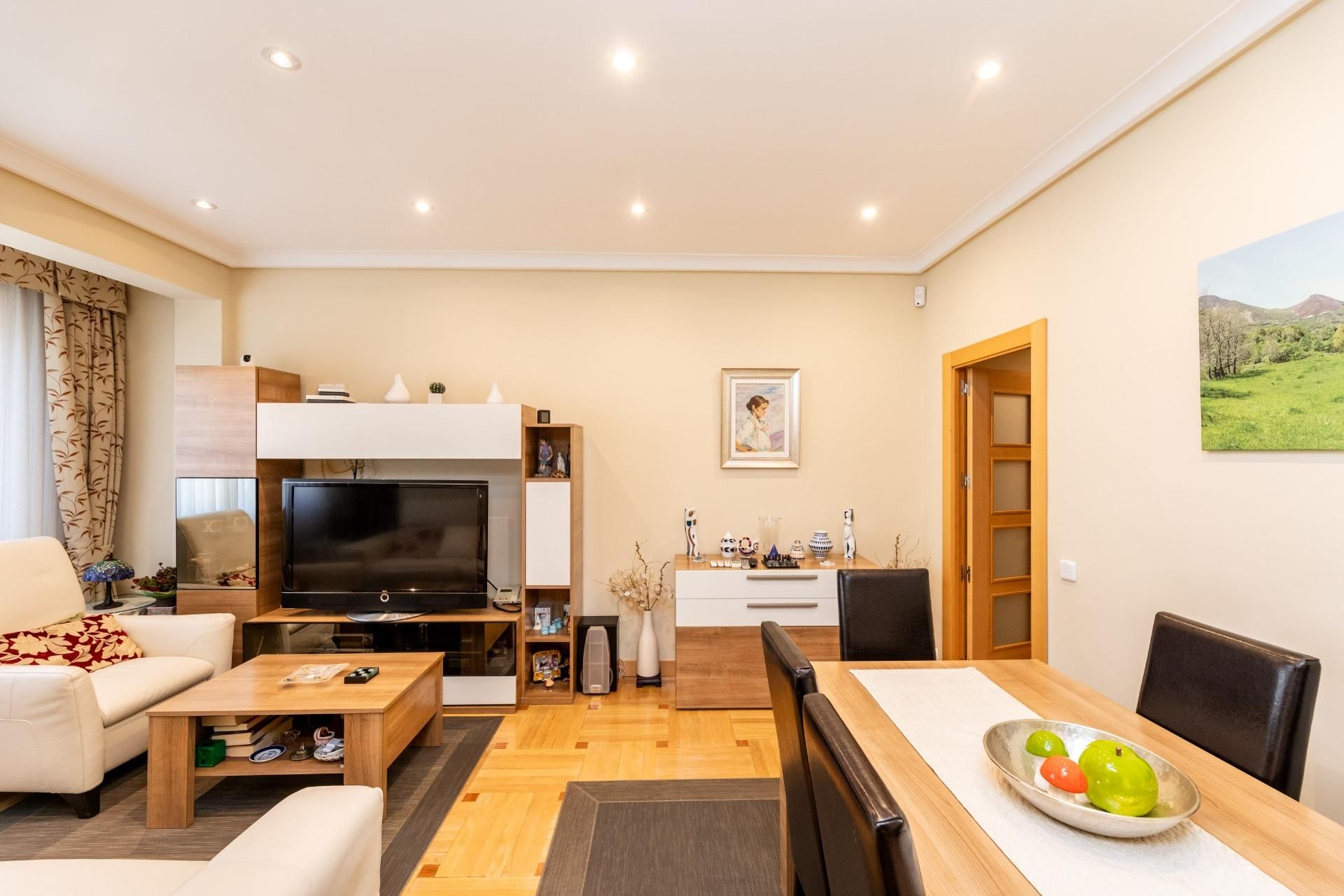 Sala d'estar de Pis en venda en  Madrid Capital amb Aire condicionat