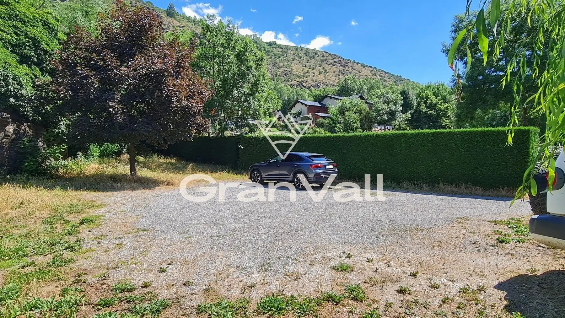 Edificio en venta en Latour - de - Carol