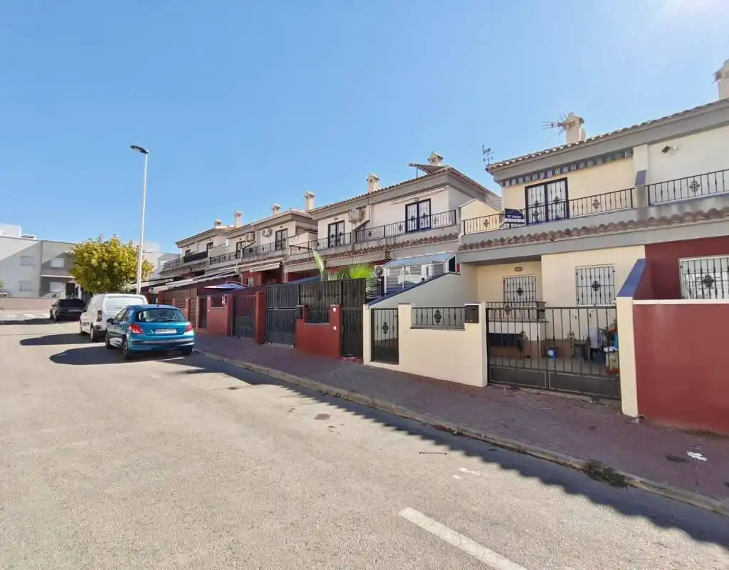 Maison mitoyenne à vendre à Avenida Tirso de Molina 99