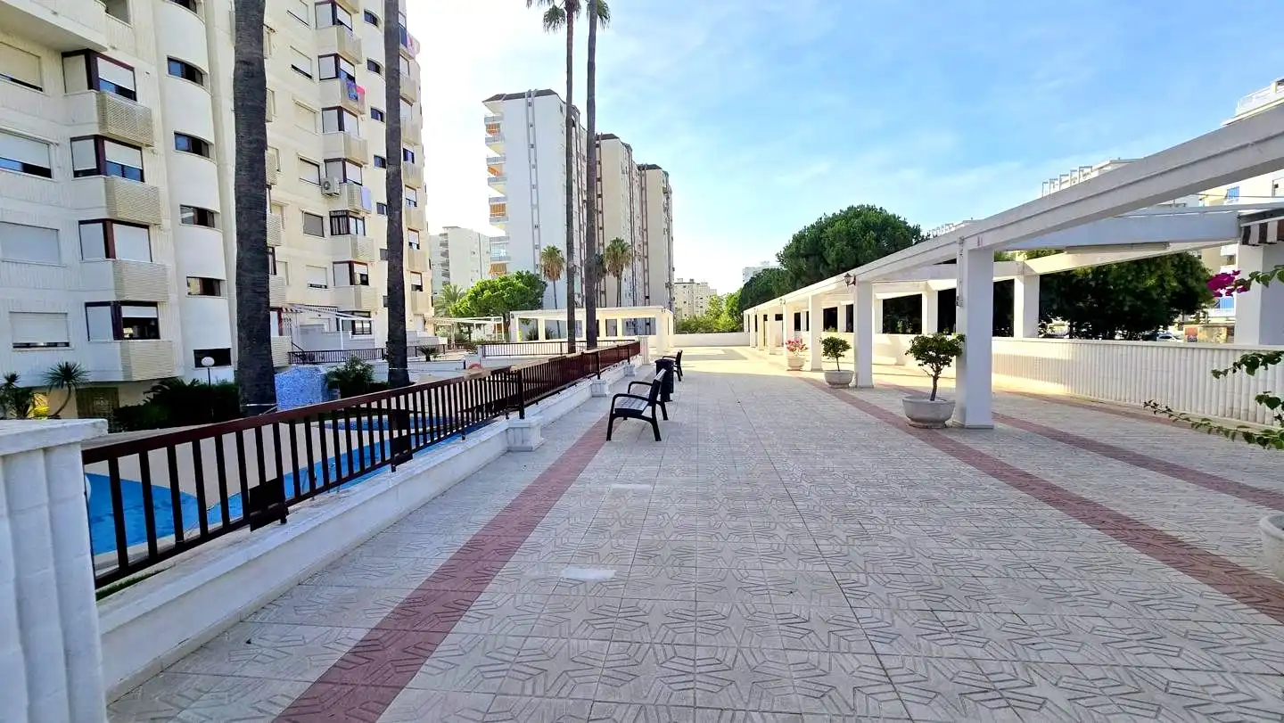 Außenansicht von Wohnung zum Verkauf in Gandia mit Klimaanlage, Terrasse und Möbliert