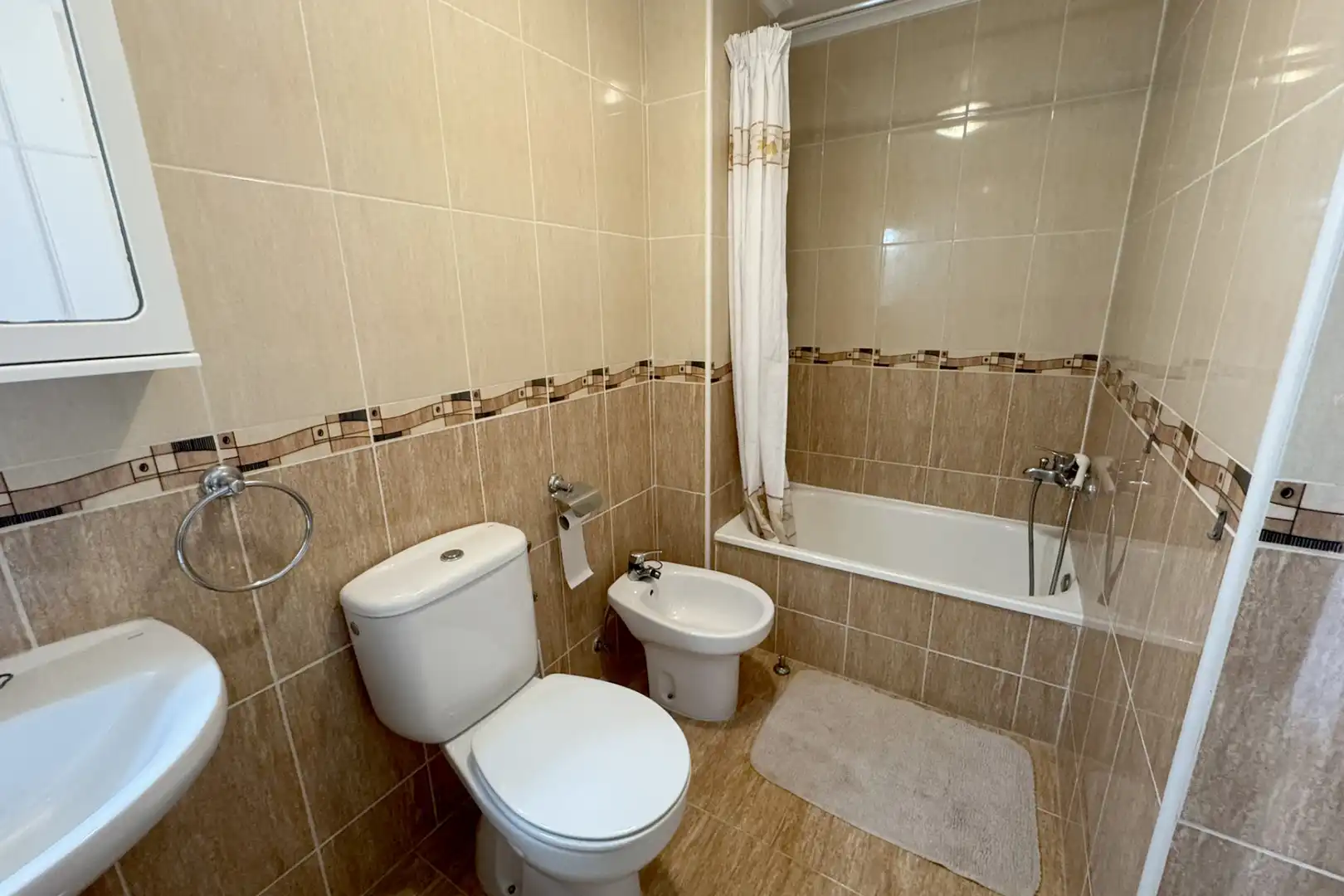 Baño de Planta baja de alquiler en Formentera del Segura con Aire acondicionado, Calefacción y Terraza