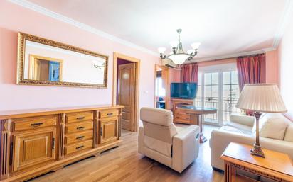 Living room of Flat for sale in  Granada Capital  with Air Conditioner, Terrace and Balcony