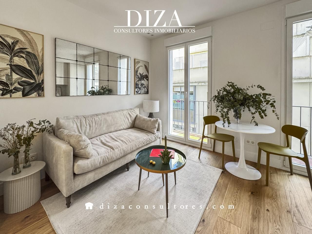Living room of Flat for sale in  Madrid Capital  with Air Conditioner, Heating and Parquet flooring