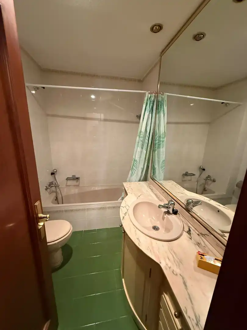 Badezimmer von Wohnung zur Miete in Madrid mit Heizung, Terrasse und Möbliert