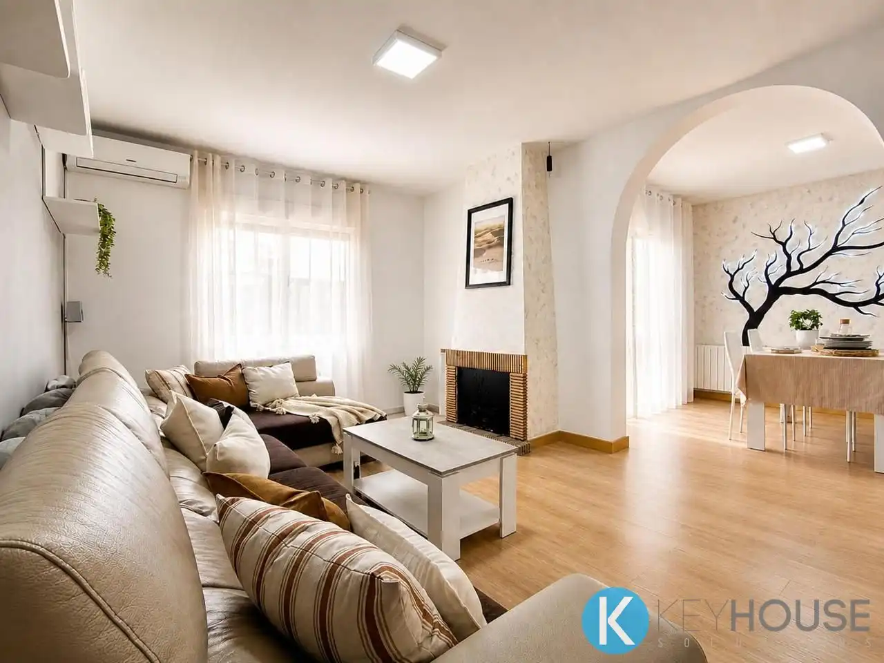 Sala de estar de Casa adosada en venta en Villalbilla con Aire acondicionado, Calefacción y Jardín privado
