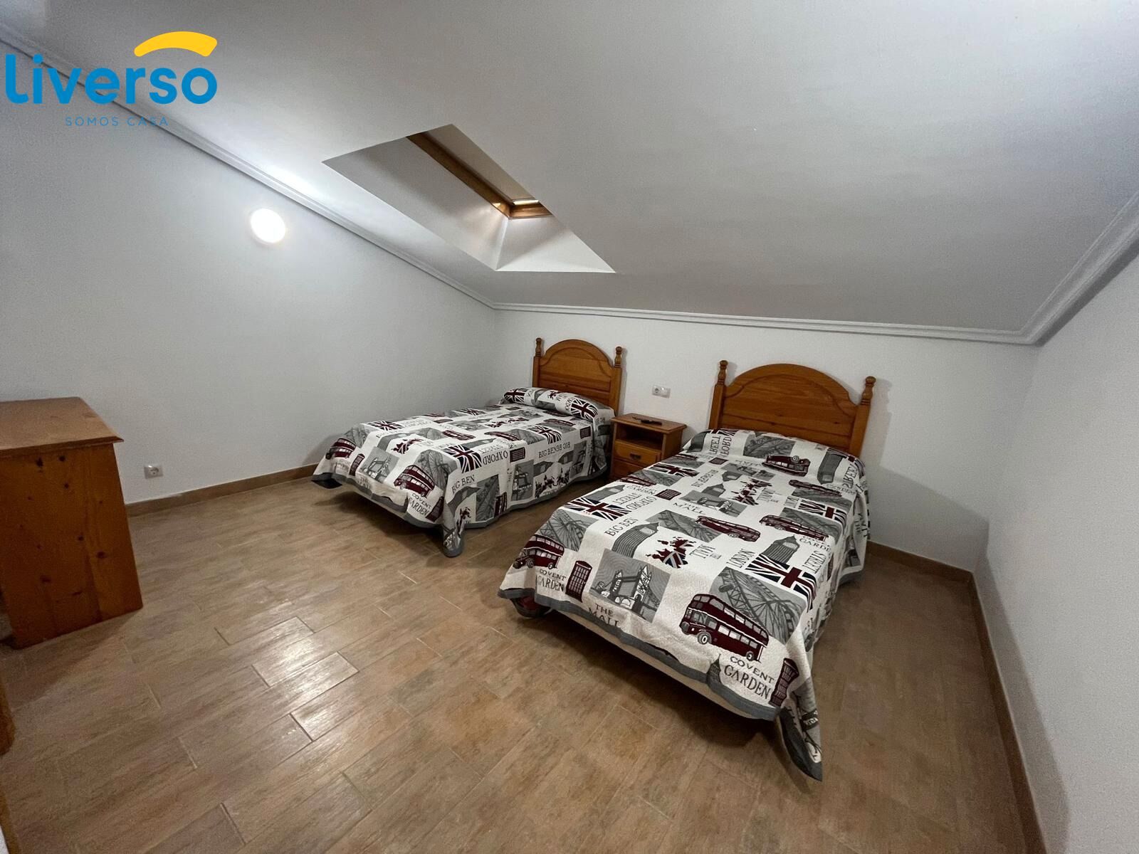 Bedroom of Flat to share in Villagonzalo Pedernales  with Parquet flooring