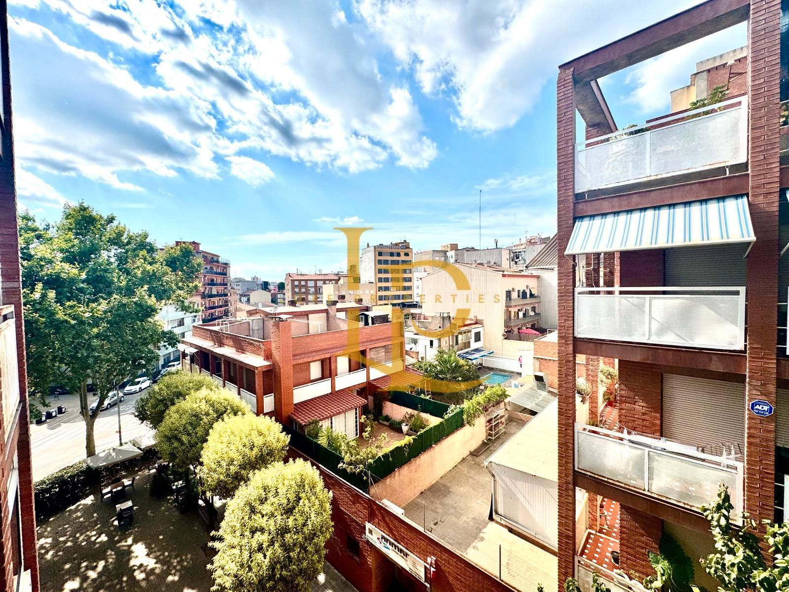 Exterior view of Flat for sale in Rubí  with Air Conditioner, Heating and Terrace