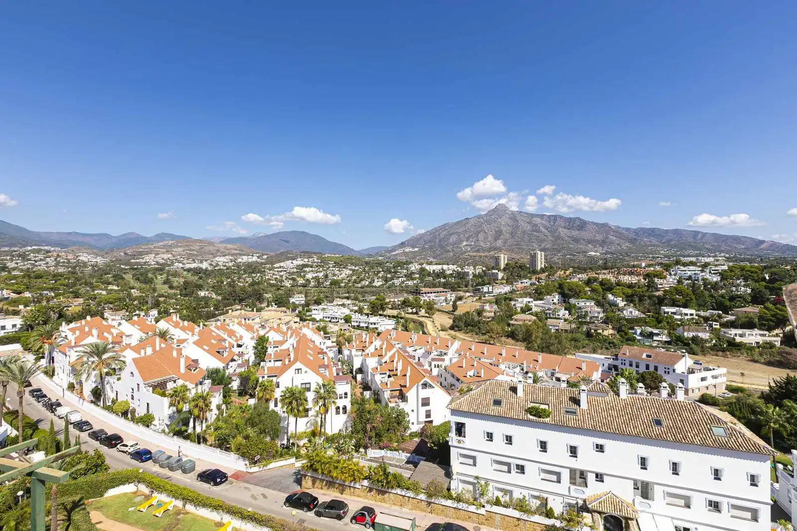 Außenansicht von Maisonette zum Verkauf in Marbella mit Klimaanlage, Terrasse und Möbliert
