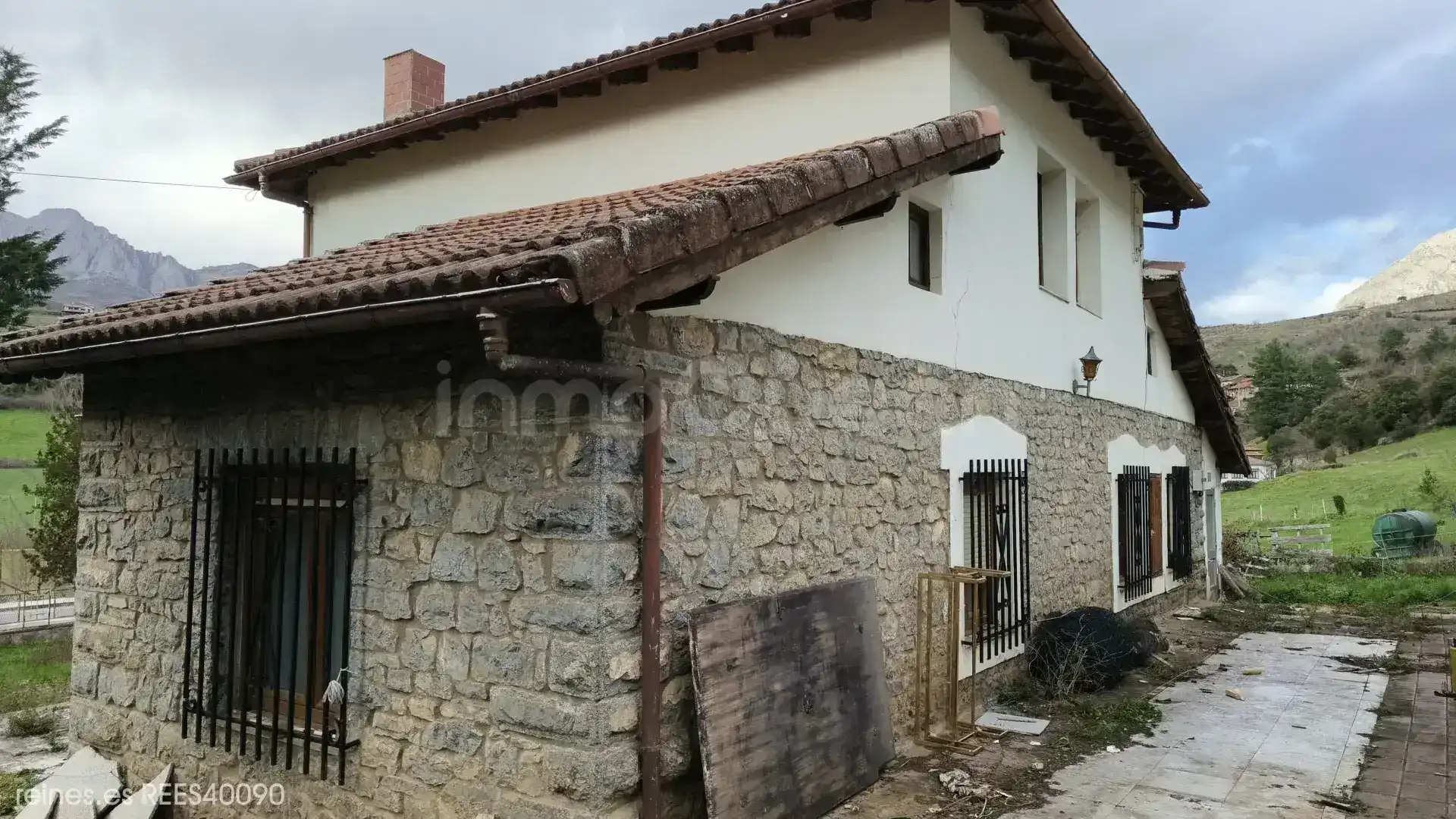 Exterior view of Houses for sale in Cillorigo de Liébana  with Private garden