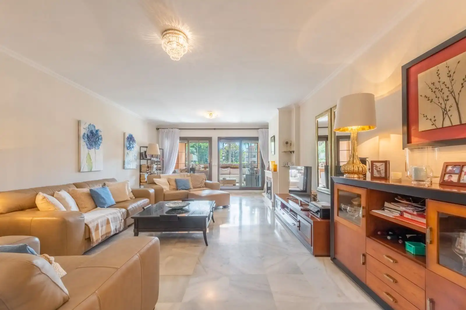 Sala d'estar de Apartament en venda en Estepona amb Terrassa, Traster i Moblat