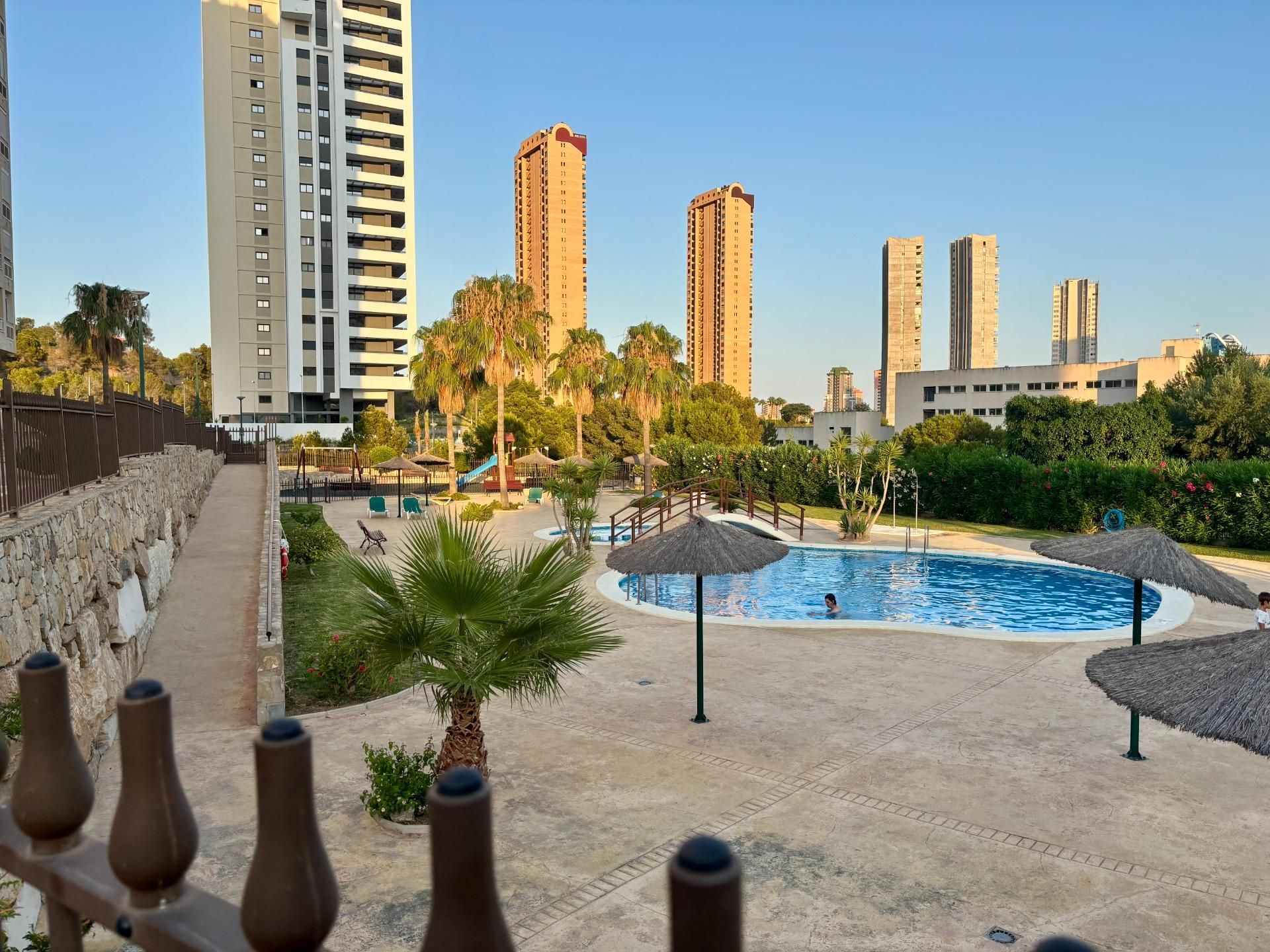 Piscina de Pis en venda en Benidorm amb Aire condicionat, Jardí privat i Terrassa