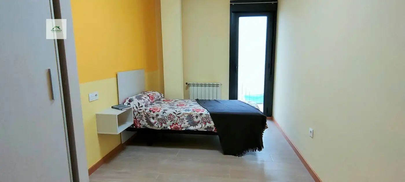 Habitación de Piso de alquiler en Huesca con Calefacción, Terraza y Amueblado