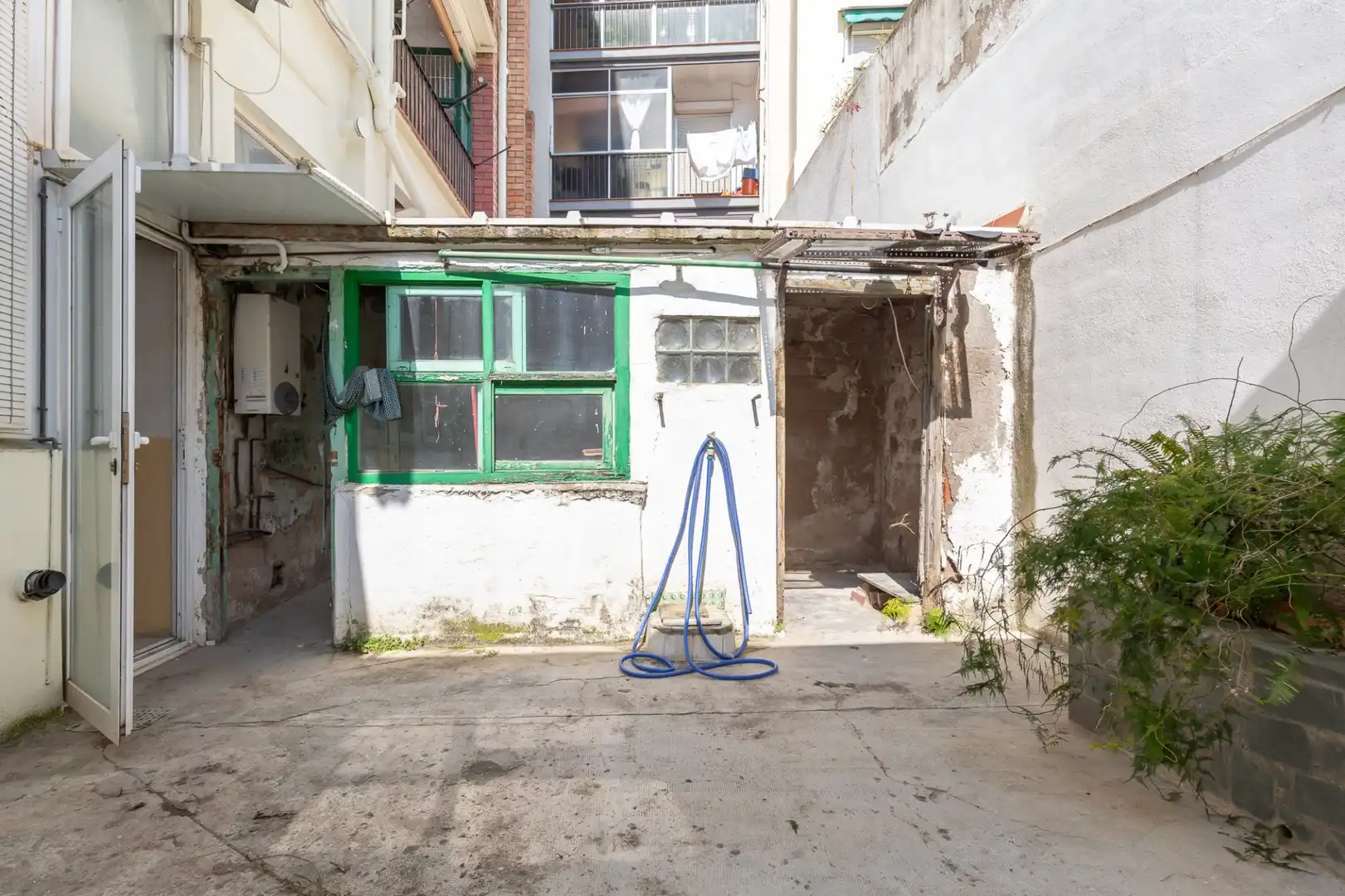 Vista exterior de Planta baja en venta en Barcelona con Terraza, Amueblado y Balcón