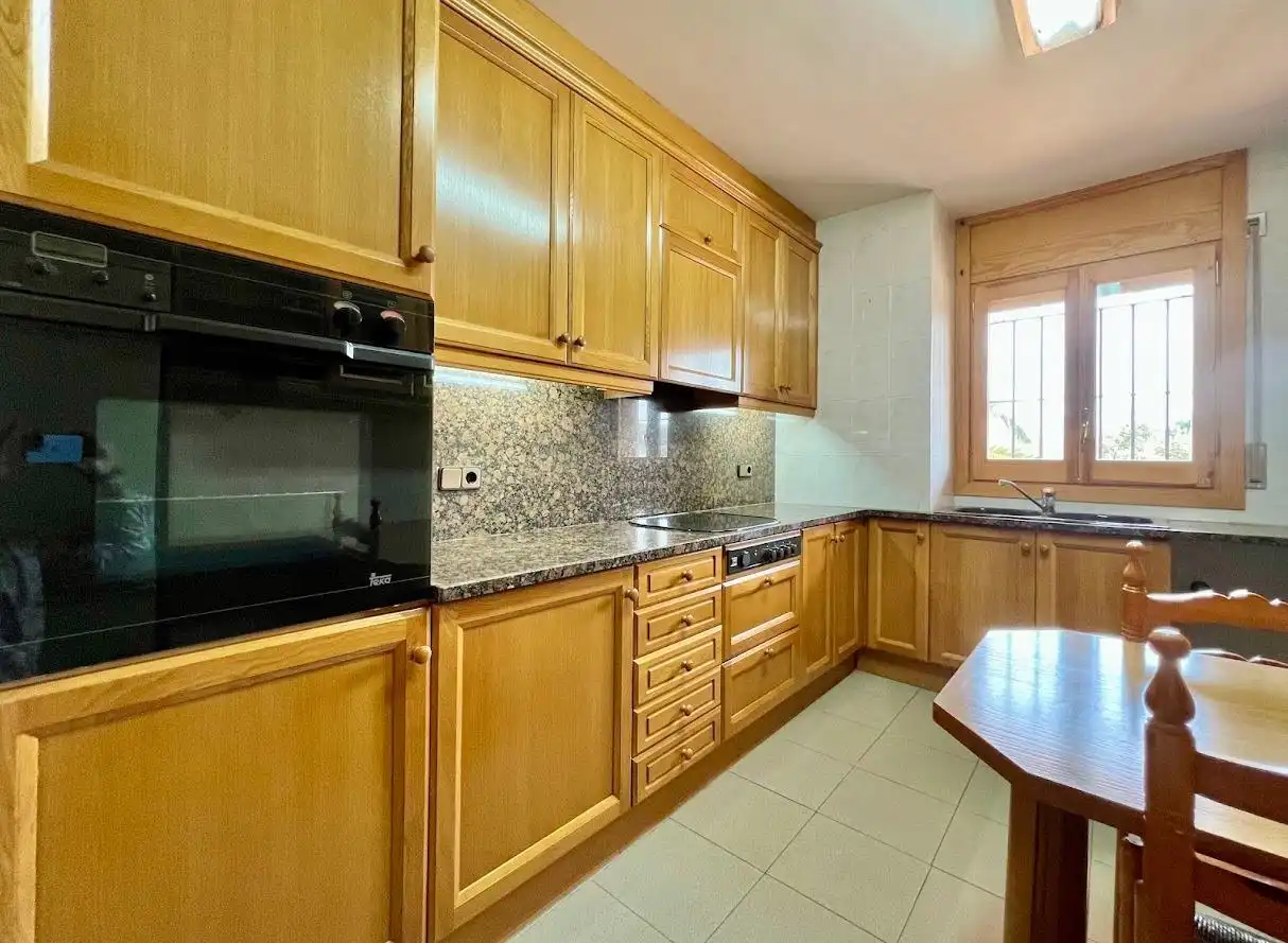 Cuina de Casa o xalet en venda en Castellnou de Bages amb Jardí privat, Terrassa i Traster