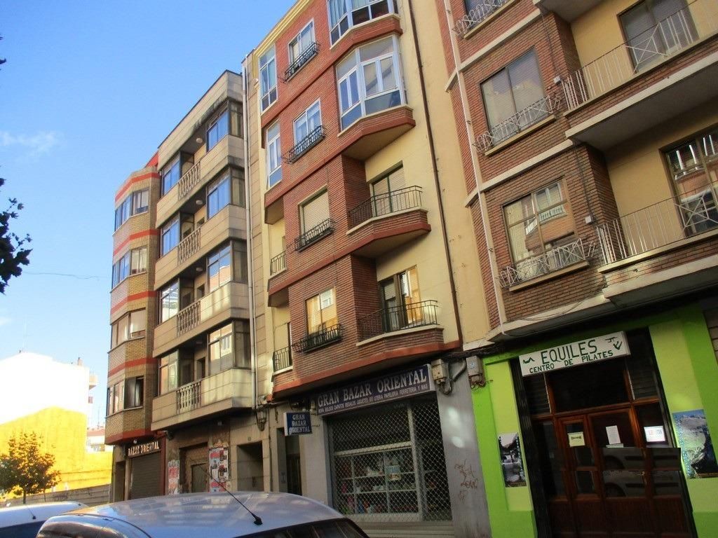 Vista exterior de Pis en venda en Aranda de Duero amb Terrassa i Balcó