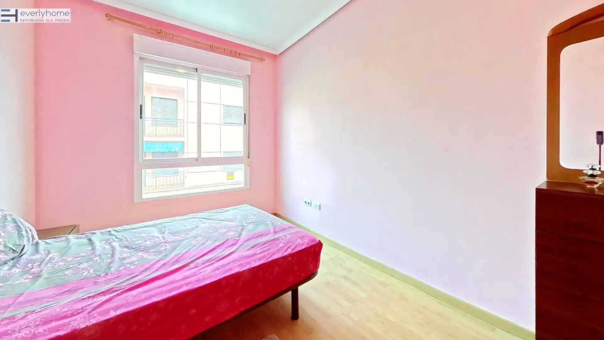 Habitación de Piso en venta en Castellón de la Plana / Castelló de la Plana con Parquet y Trastero