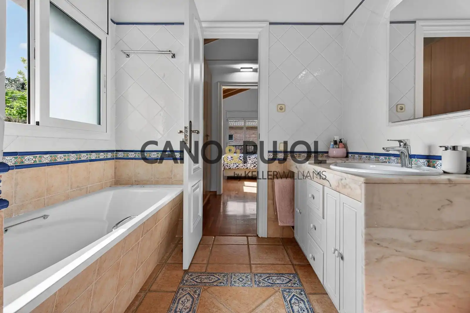 Bany de Casa o xalet en venda en Sant Cugat del Vallès amb Aire condicionat, Calefacció i Terrassa