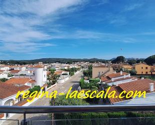 Vista exterior de Àtic en venda en L'Escala amb Terrassa, Moblat i Forn