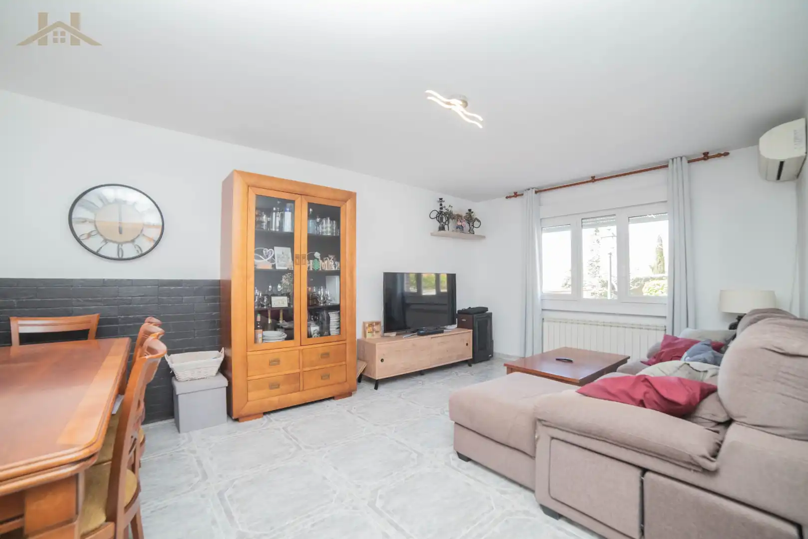 Sala de estar de Casa adosada en venta en Navalcarnero con Aire acondicionado, Calefacción y Jardín privado