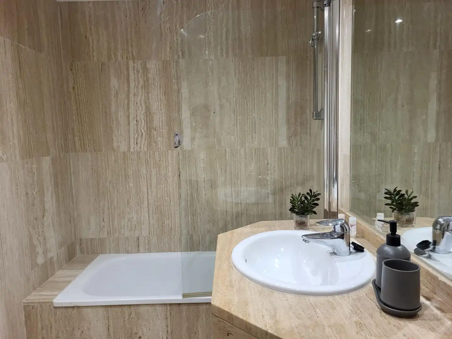 Apartment with pool to rent in Elviria - Cabopino, imagen 23