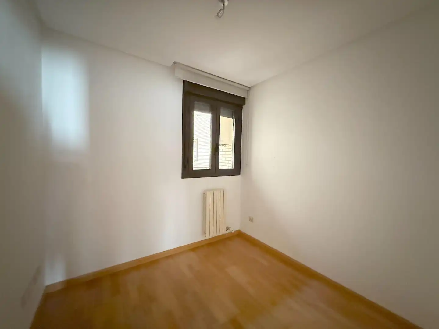 Schlafzimmer von Dachboden zum Verkauf in Zaragoza mit Heizung, Parkett und Terrasse