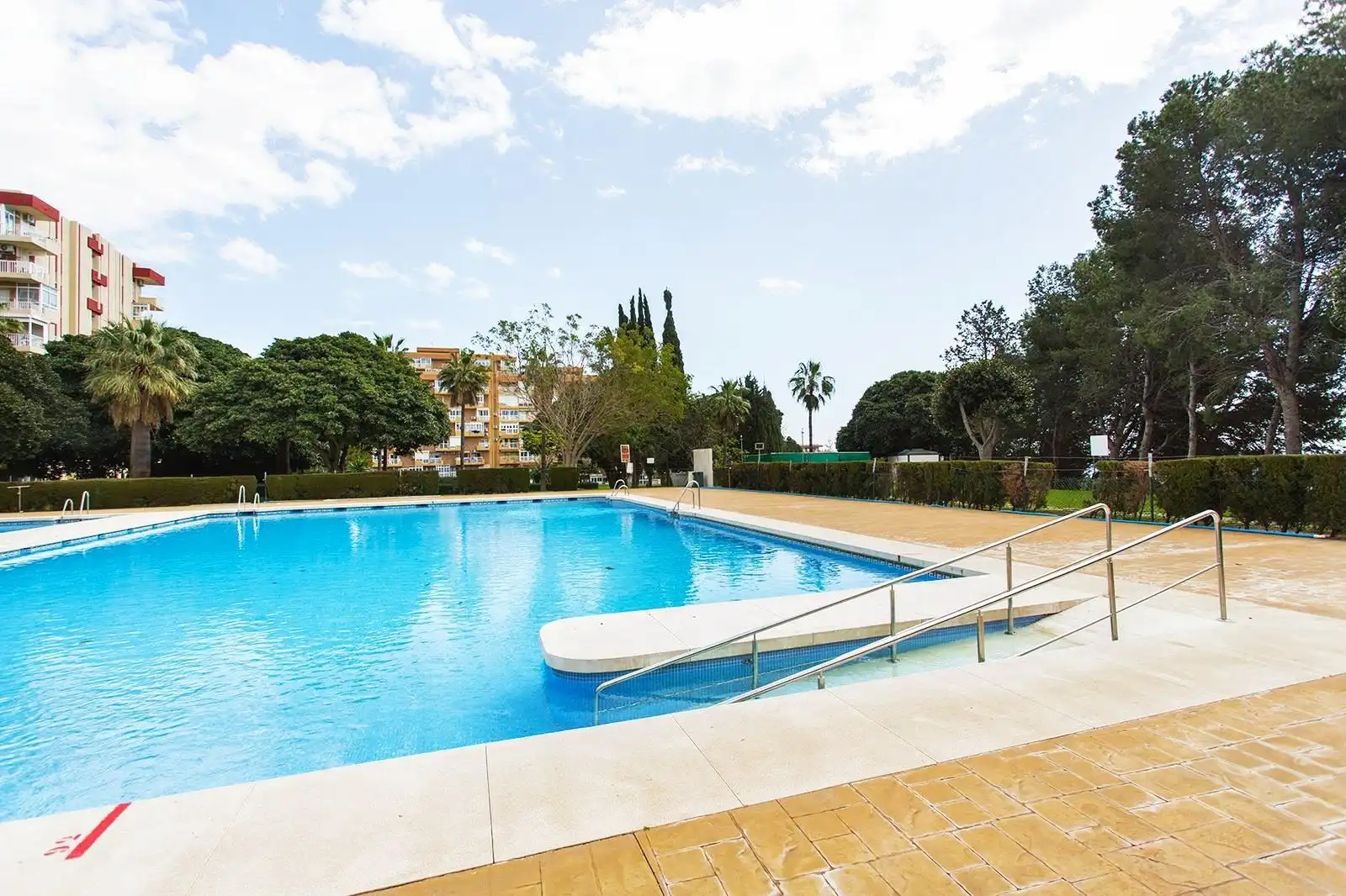 Piscina de Piso en venta en Benalmádena con Aire acondicionado, Calefacción y Jardín privado